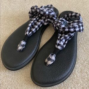 Sanuk yoga sling sandals/flip-flops